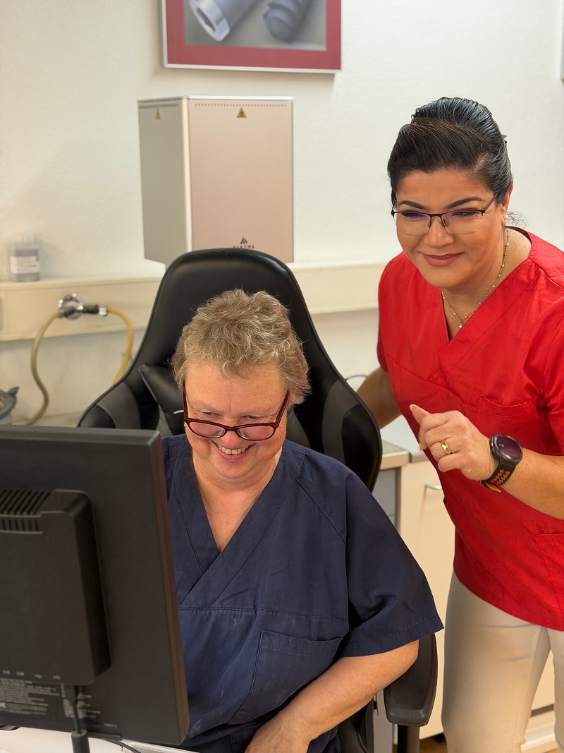 Zahnarzt Seelze eigenes Praxislabor Implantat Zahnersatz Kronen Brücken schnelle hilfe schöne zähne